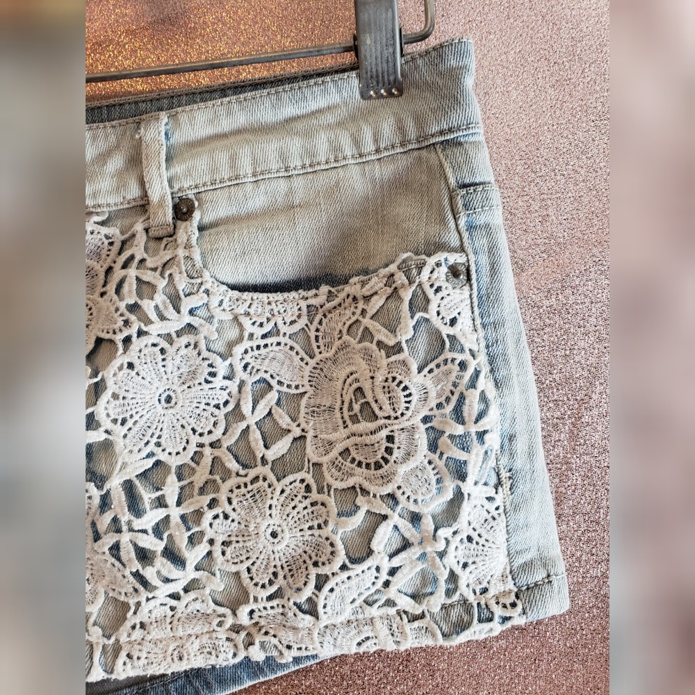 Aeropostale Embroidered Light Wash Denim Shorts - Picture 2 of 7